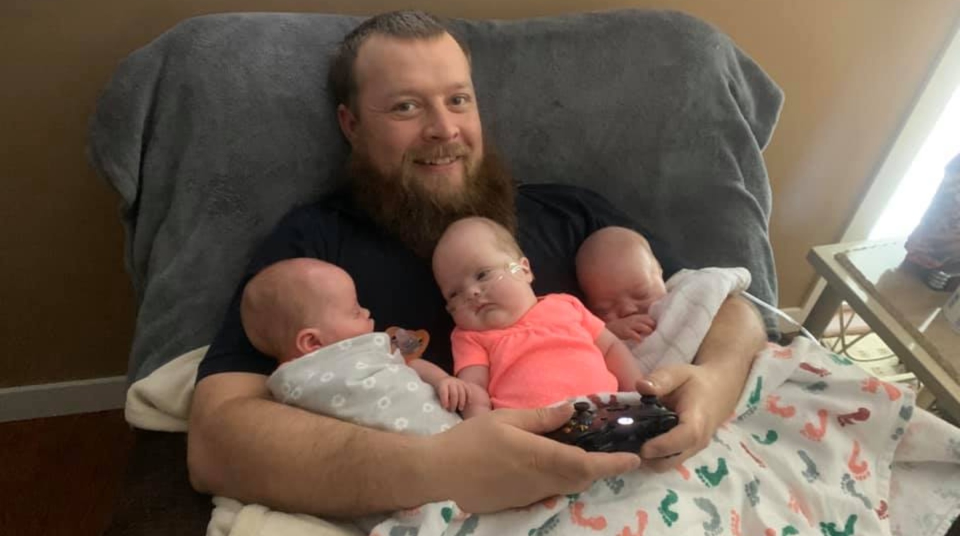 Тройняшкин пап. Тройняшкин папа последнее. Тройняшкин папа миша. Тройняшкин пап. Тройняшкин папа фото.