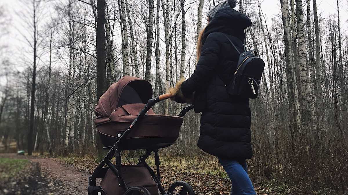 How To Dress A Newborn Baby In The Winter Mom Com