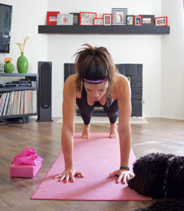 woman-does-plank-in-living-room