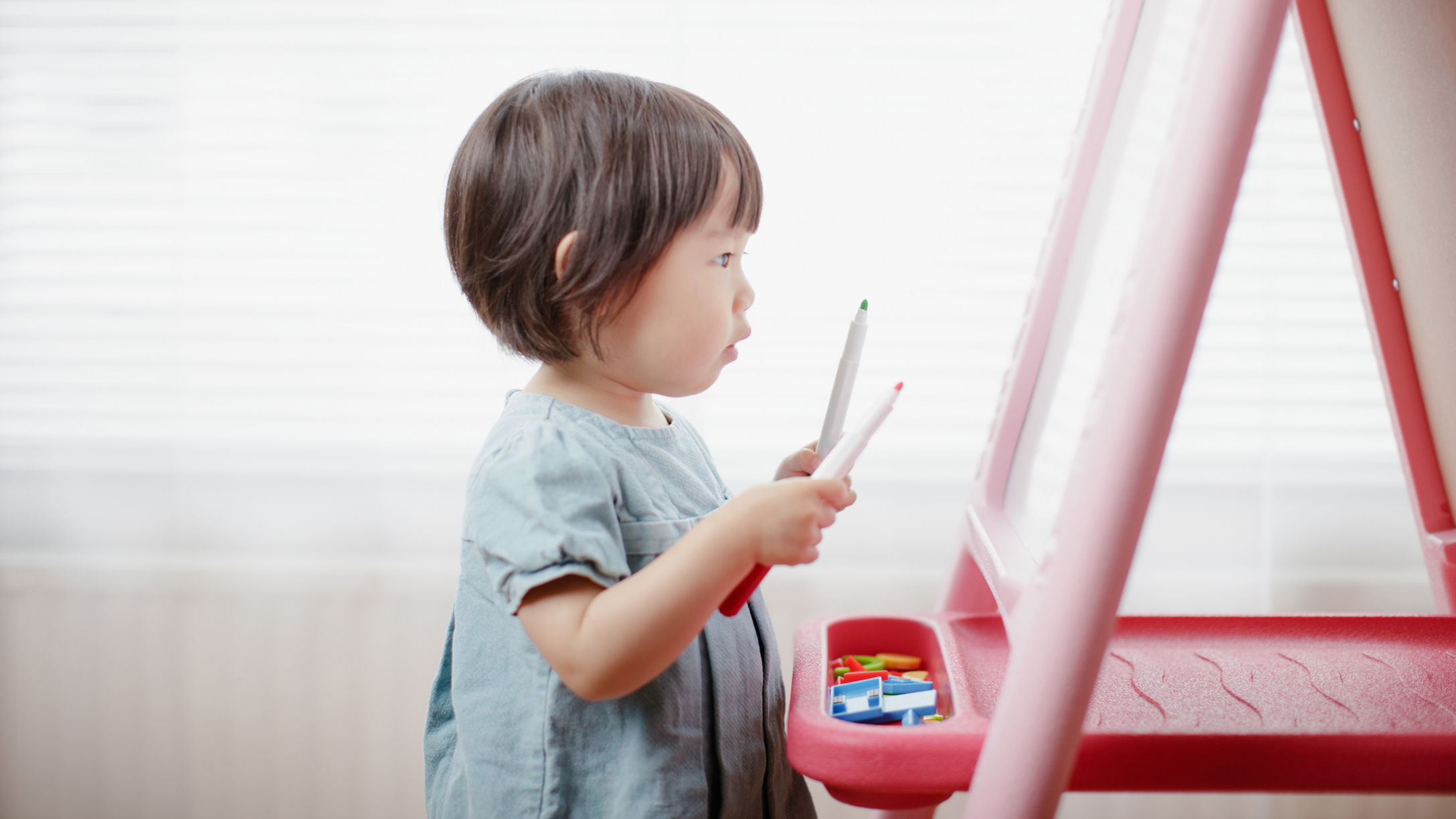 how-to-introduce-art-to-your-toddler-mom