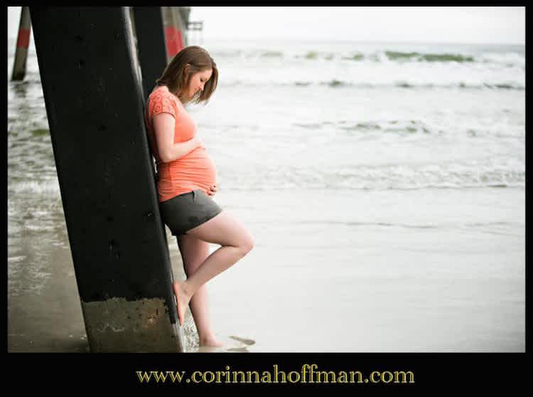 22 Reasons to Get Maternity Photos: Summer Edition - Reflections