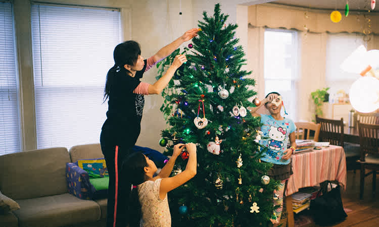 What I Learned During My First Christmas as a Single Mom - Mommy