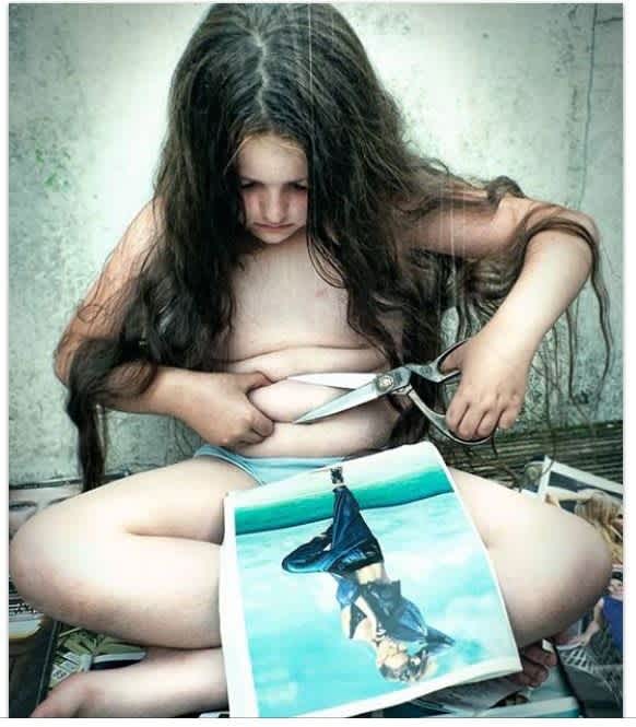 Why This Photo of a Daughter Cutting Off Her Fat Is So Powerful | Mom.com