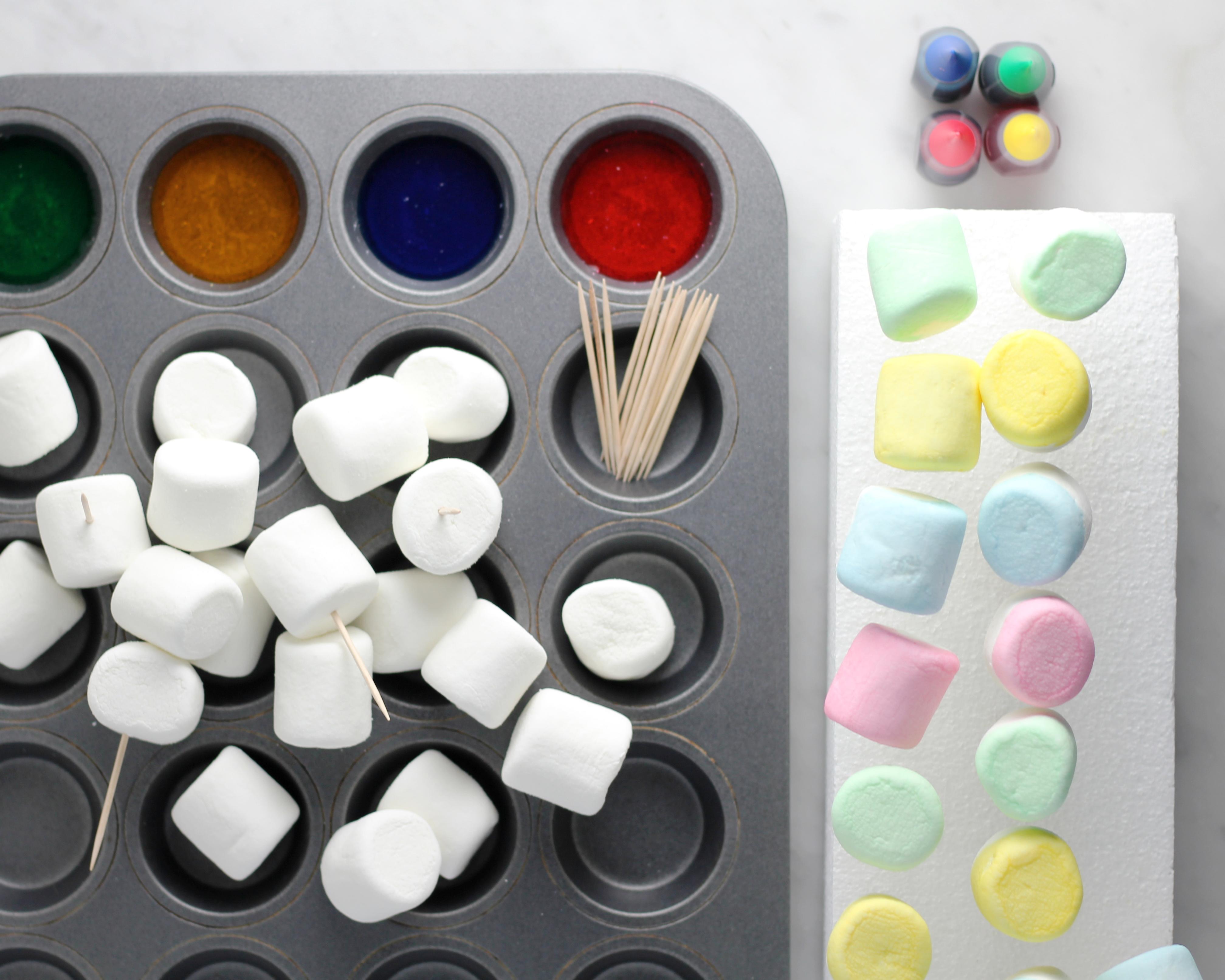 Easy DipDyed Marshmallows for a Colorful Easter