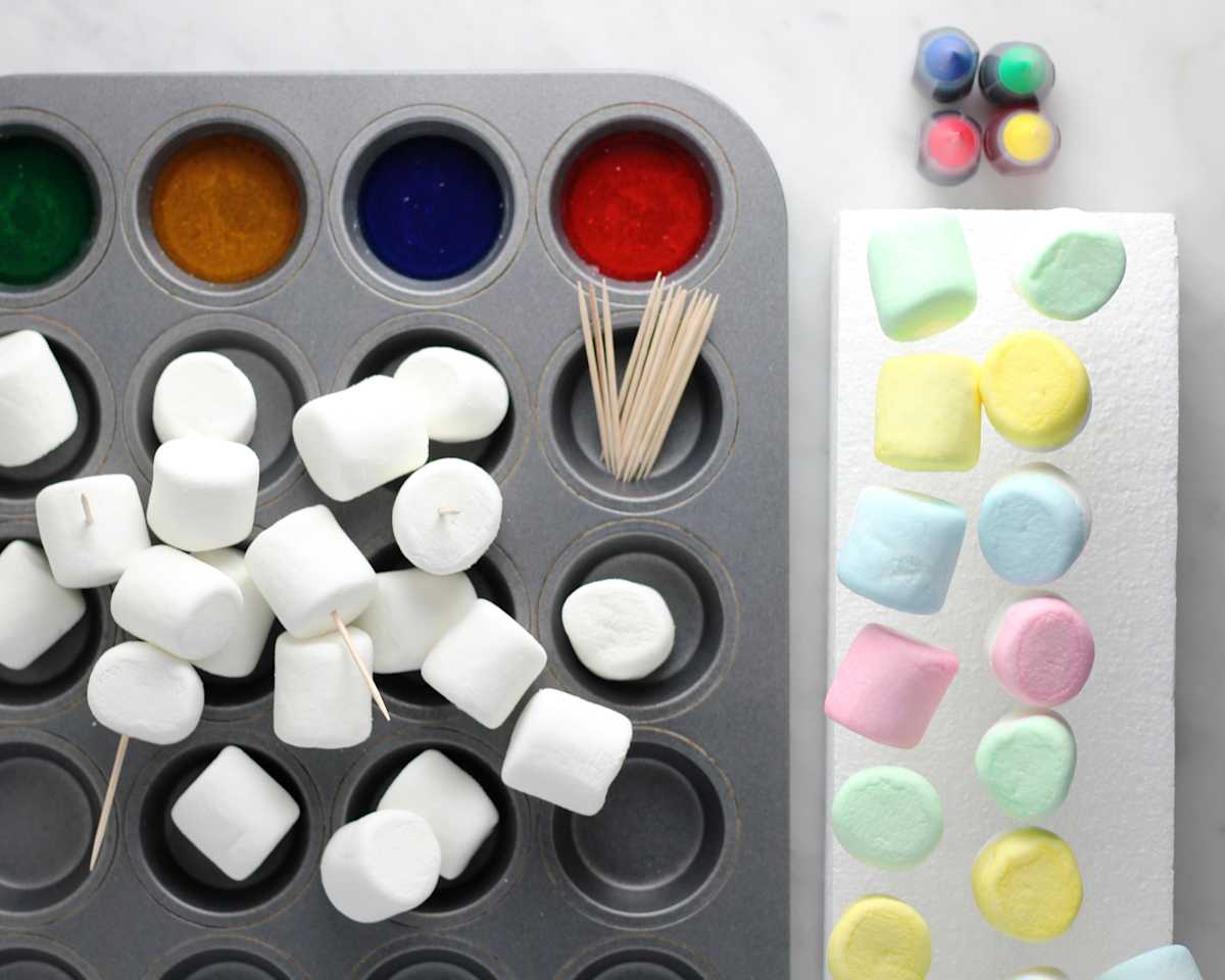 Easy DipDyed Marshmallows for a Colorful Easter