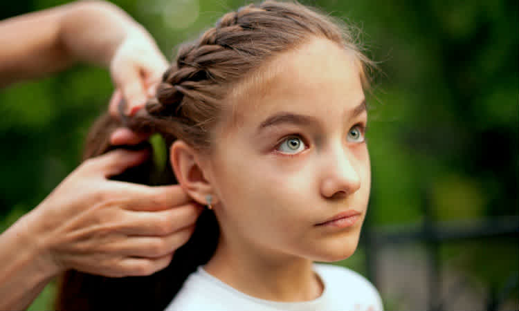 7 Thoughts I Have While Doing My Daughter’s Hair Every Morning | Mom.com 7 Thoughts I Have While Doing My Daughter’s Hair Every Morning | Mom.com