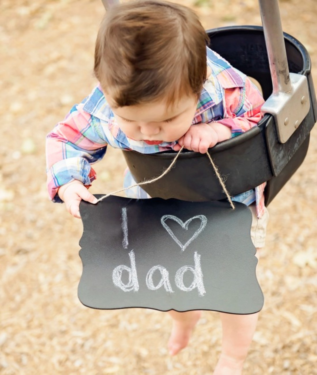 20 Ways to Make Dads First Fathers Day Special pic
