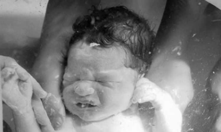 188053-baby-water-birth.png