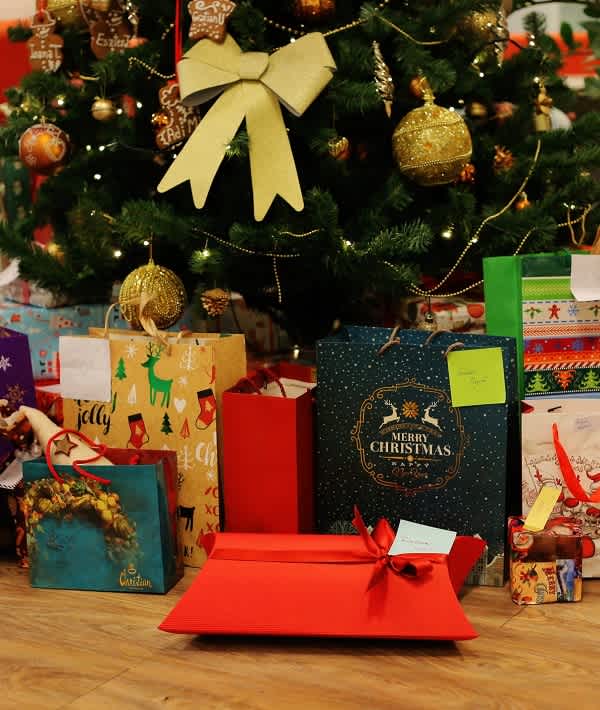 20 Of The Best Gift Ideas Under 15 For Your Office Holiday Party