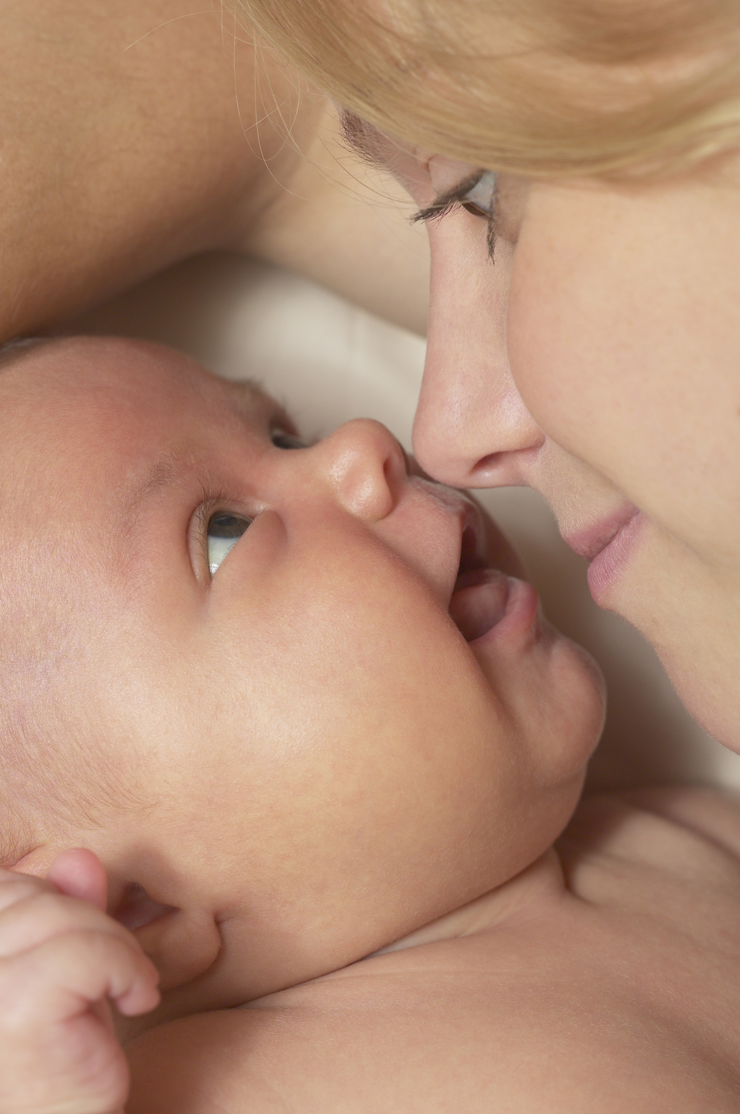 Coping With Breastfeeding Difficulties Mom Com