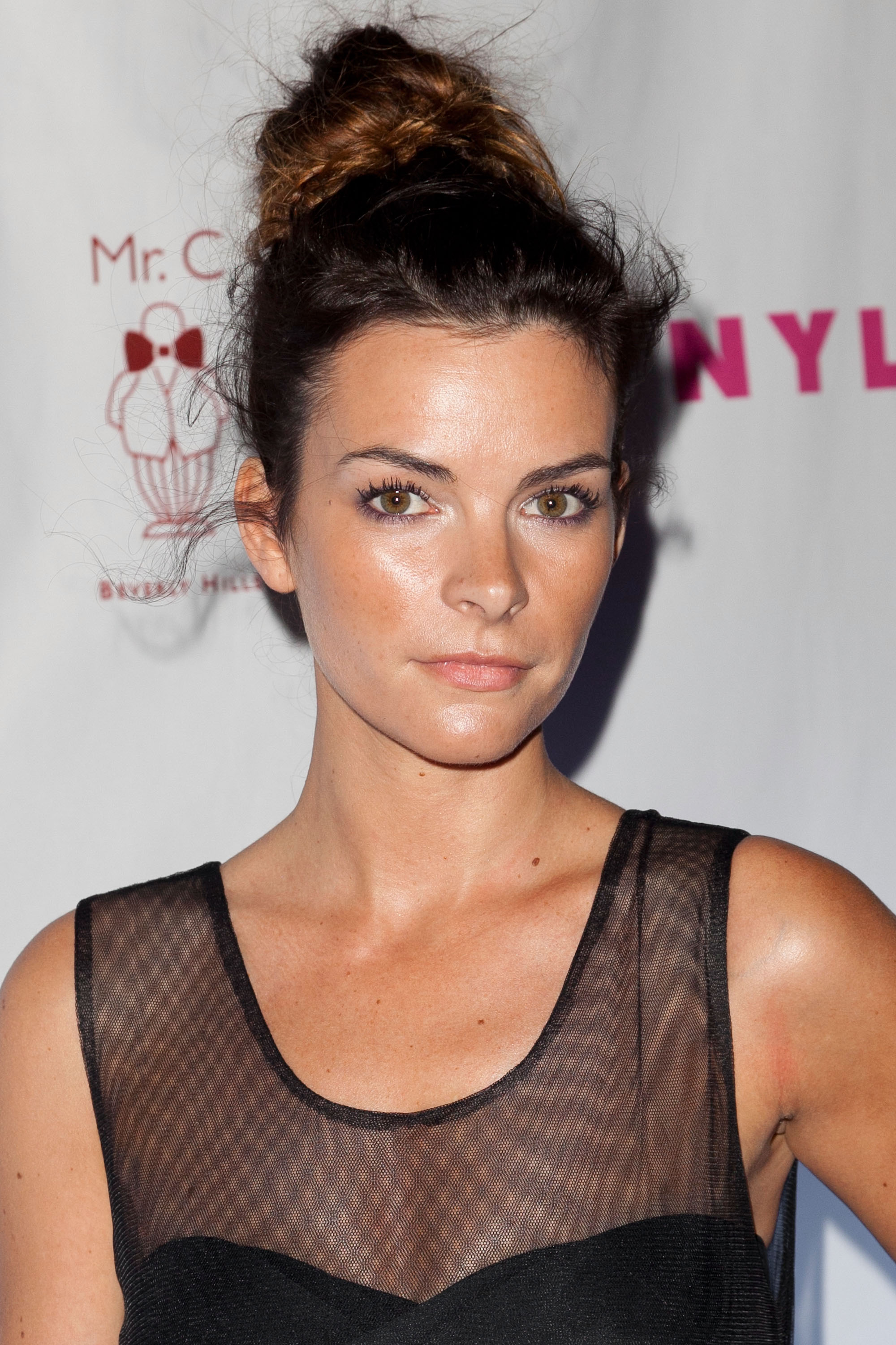 Kelly Oxford Is Not a Liar pic
