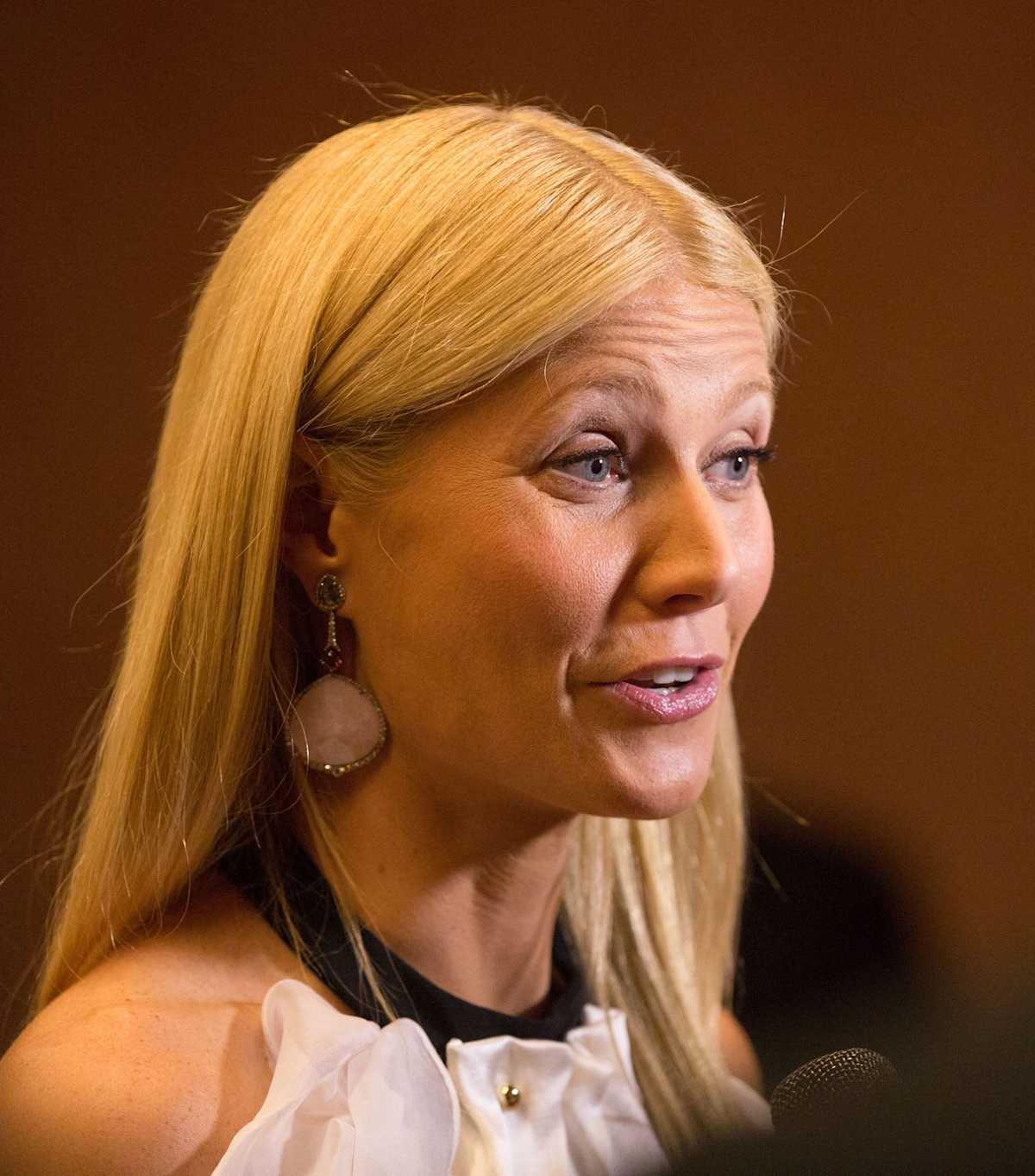 Why Gwyneth Won T Send Her Kids To U S High School Mom Com