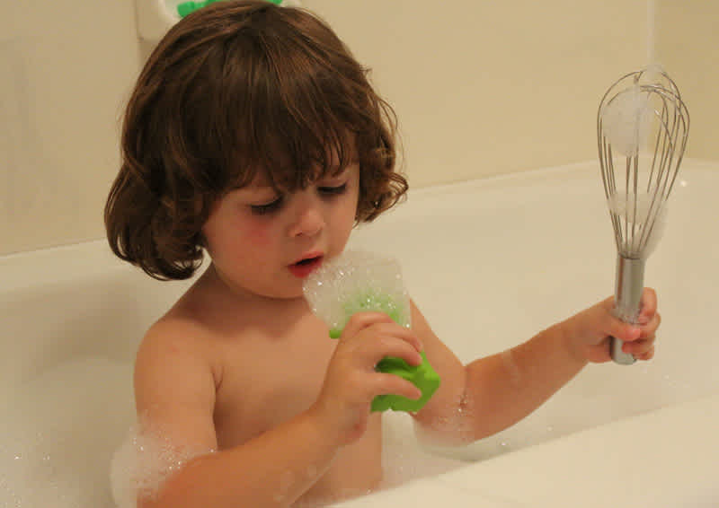 Toddler Talk: DIY Eco-Friendly Bubble Bath