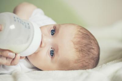 bottle feeding breast milk on the go