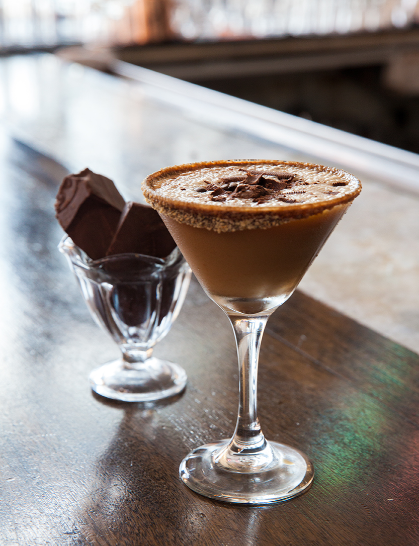 https://images.ctfassets.net/9l3tjzgyn9gr/photo-79532/44d2d43f1cdb927c64008c49b250a6b2/79532-chocolate-martini-2.jpg