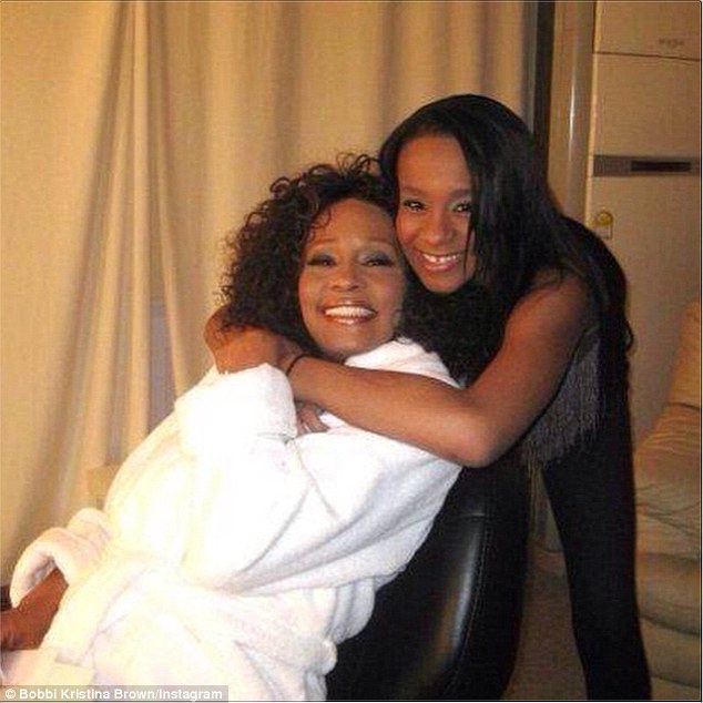 Whitney Houston S Daughter Bobbi Kristina Hospitalized Mom Com