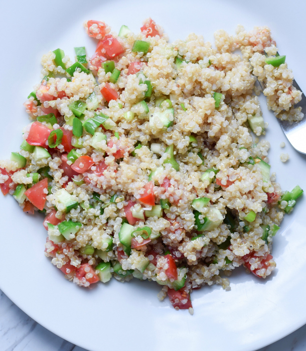 quinoa-tabouli-salad-on-a-white-plate