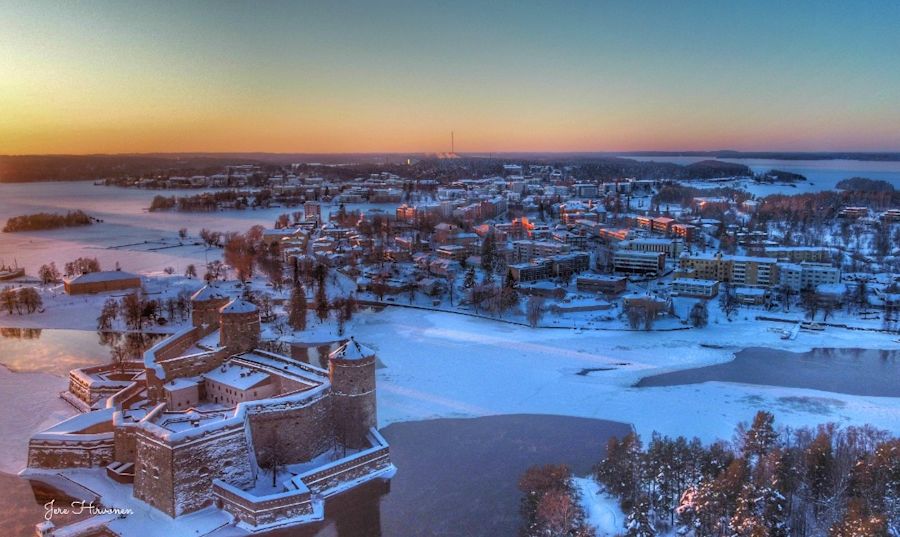 Auringonlaskun valaisema Savonlinna