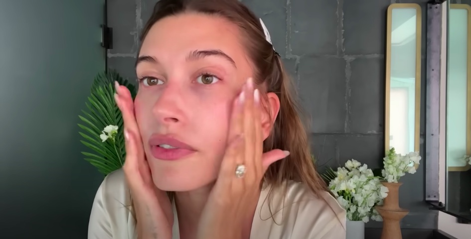 YouTube - Vogue - Hailey Bieber beautygeheimen