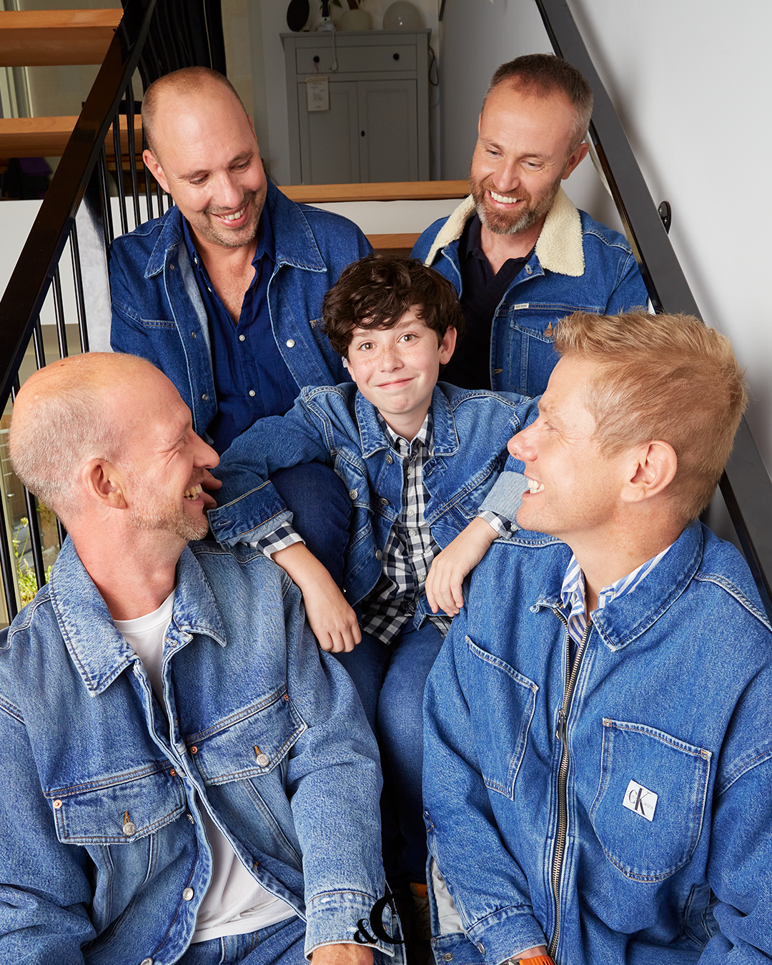 Portretten &C11 - met de klok mee: Freek, Niels, Dennis, Niko, Dylan (midden), fotografie Rafael Bergman