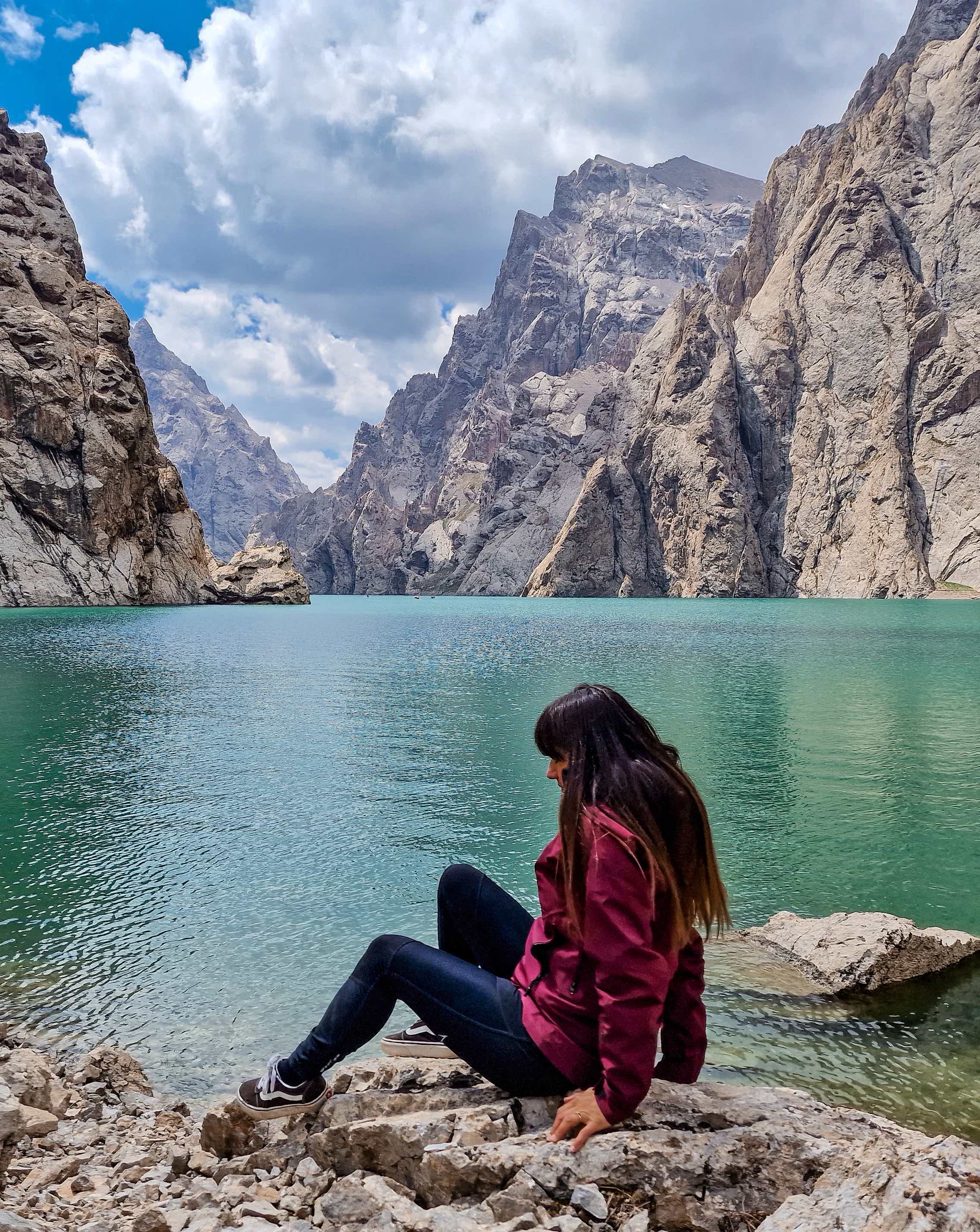 Wanderlust - lake Kirgizië - afbeelding Elke Salverda