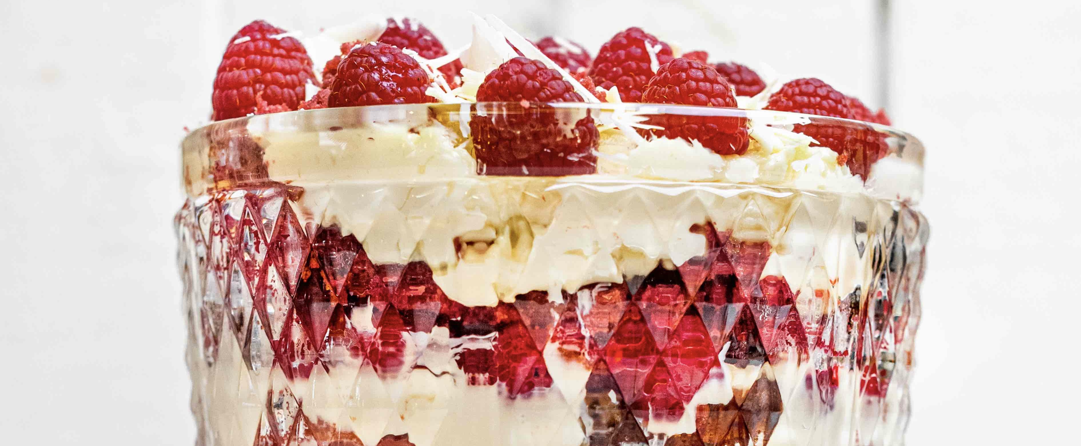 Fokking makkelijk recept: deze red velvet trifle haalt je ongetwijfeld uit je januaridip