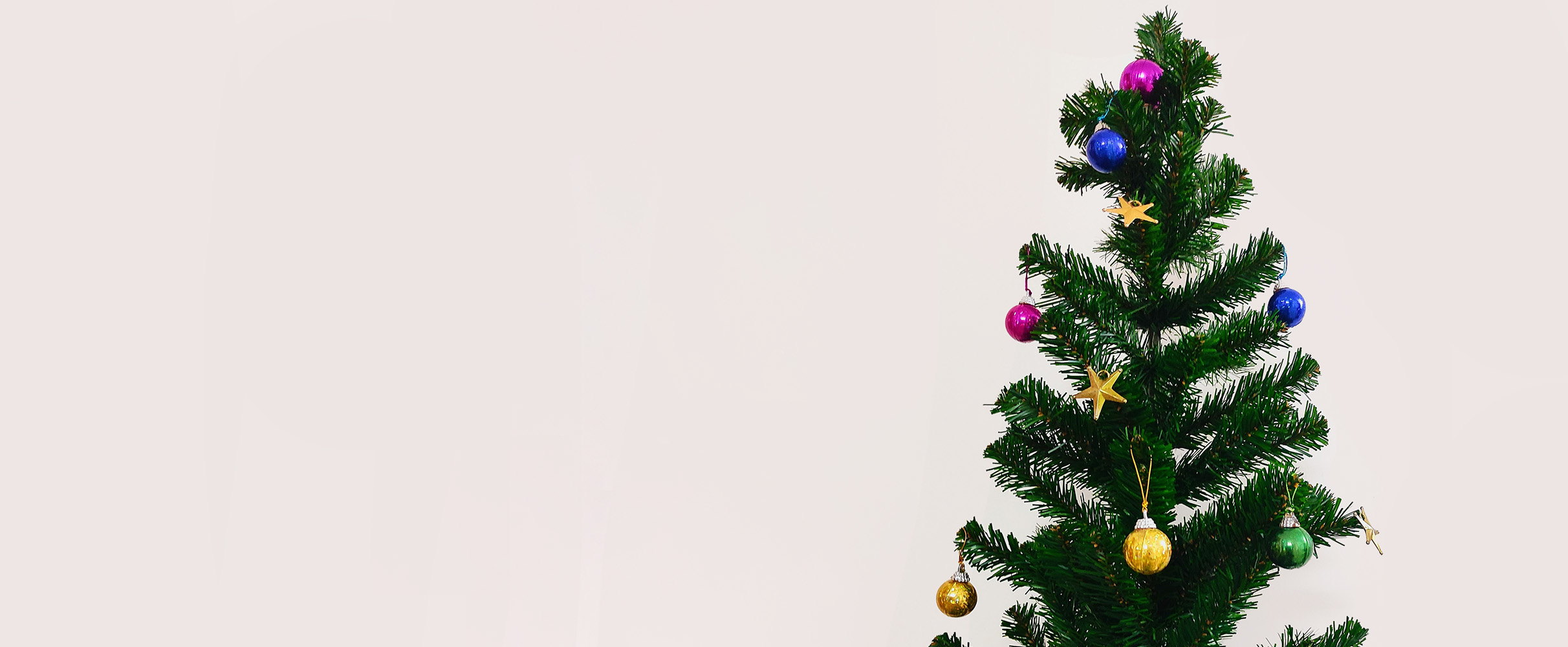 Opfleuren die boom: leuke kersthangers voor weinig