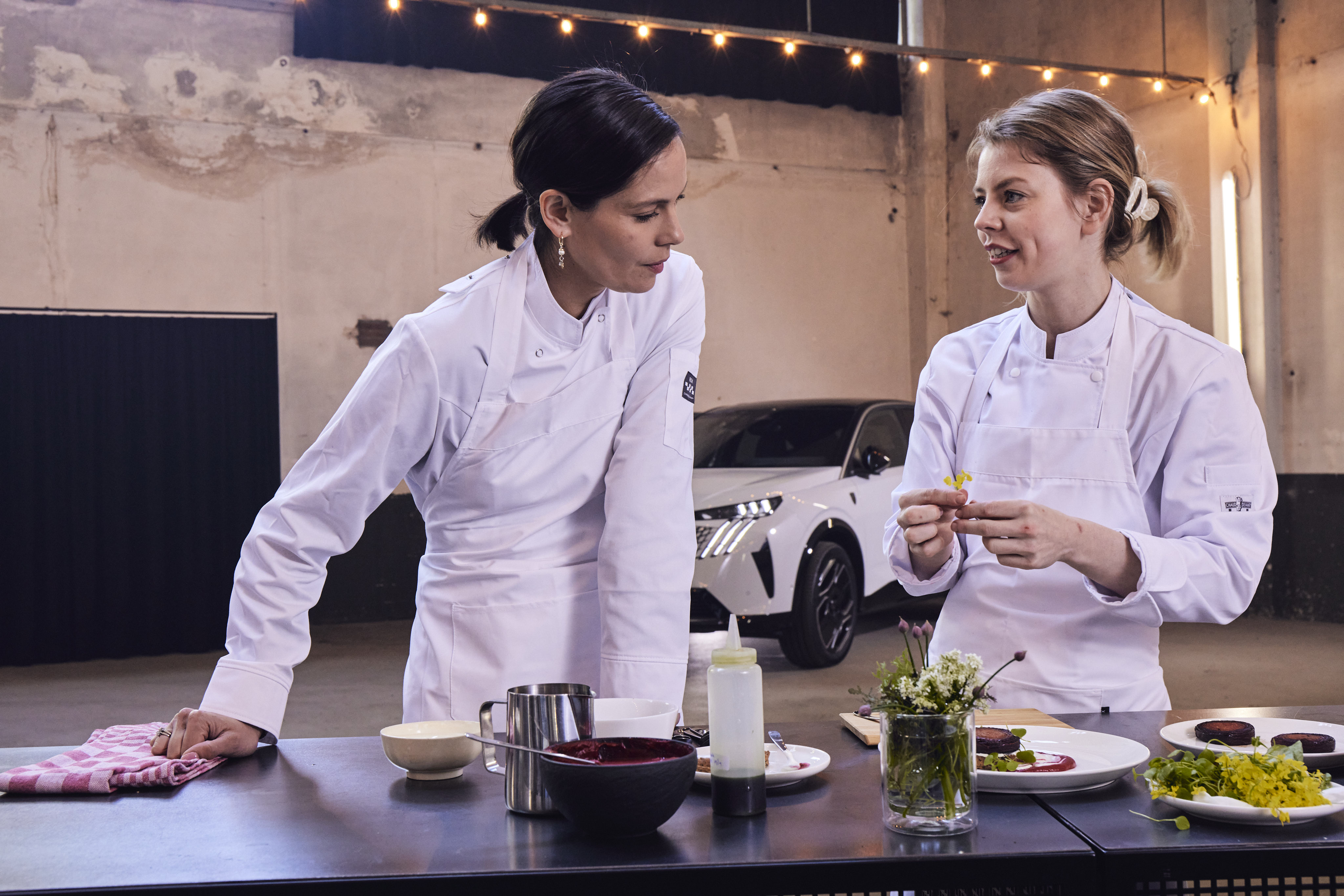 Estée Strooker kookt voor Igone de Jongh en het water loopt ons in de mond - &C x Peugeot