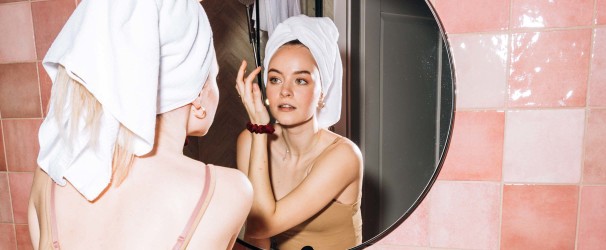 Skincare spuit elf: blijkbaar zijn gezichtspeelings al zó oud