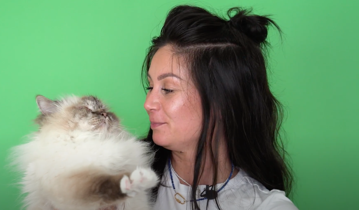 Larissa Verbon: 'Ik behandel mijn kat Barry net als een zoon' - &C x Purina