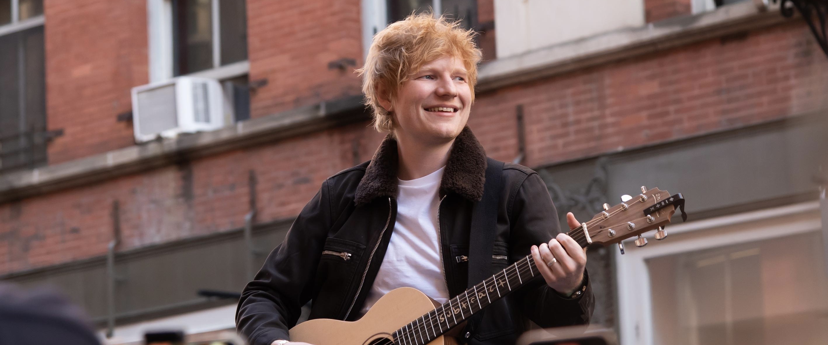 Je dagelijkse dosis feelgood: Ed Sheeran verrast fan met woonkamerconcert