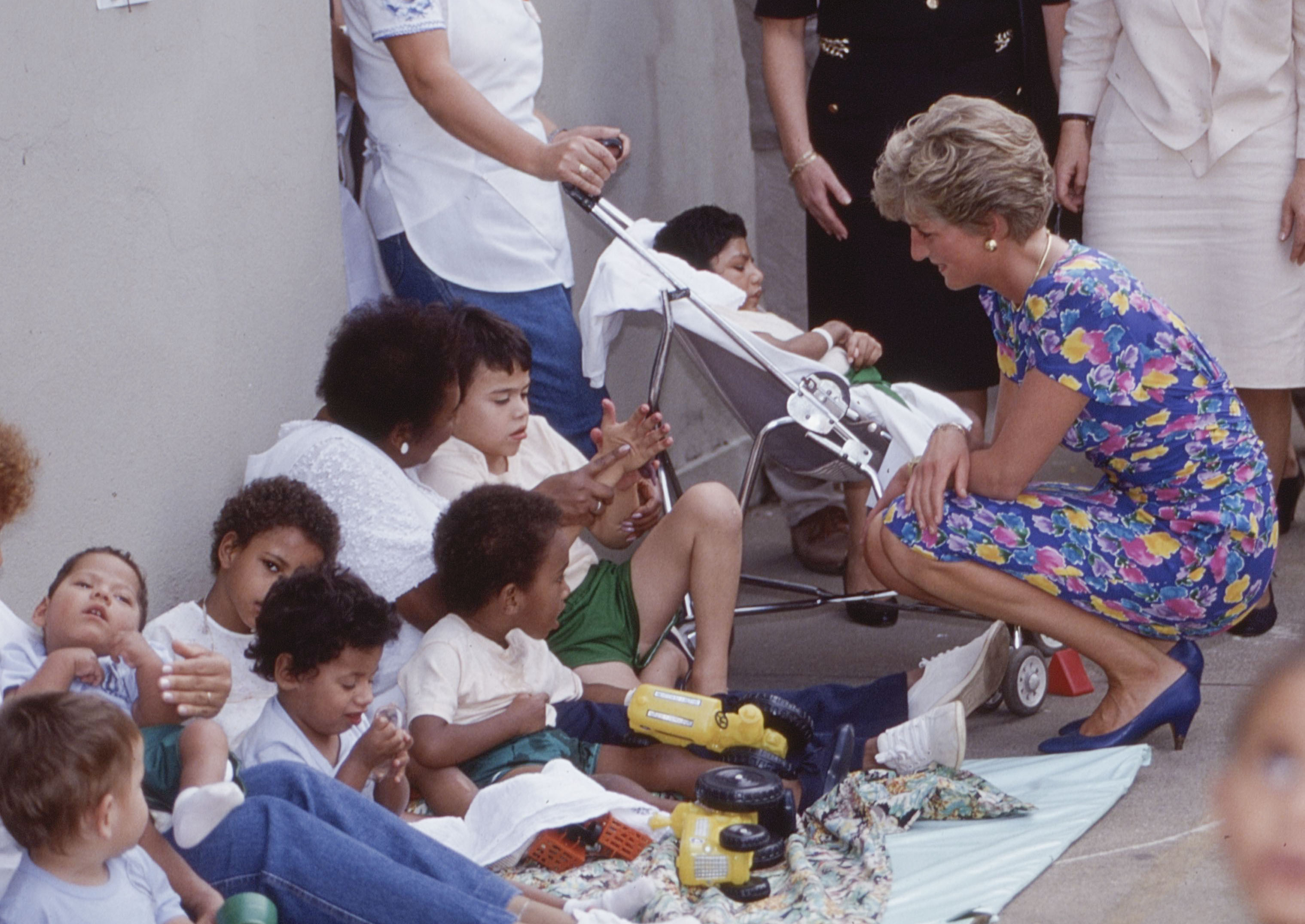 Princess Diana blauwe jurk caring dress