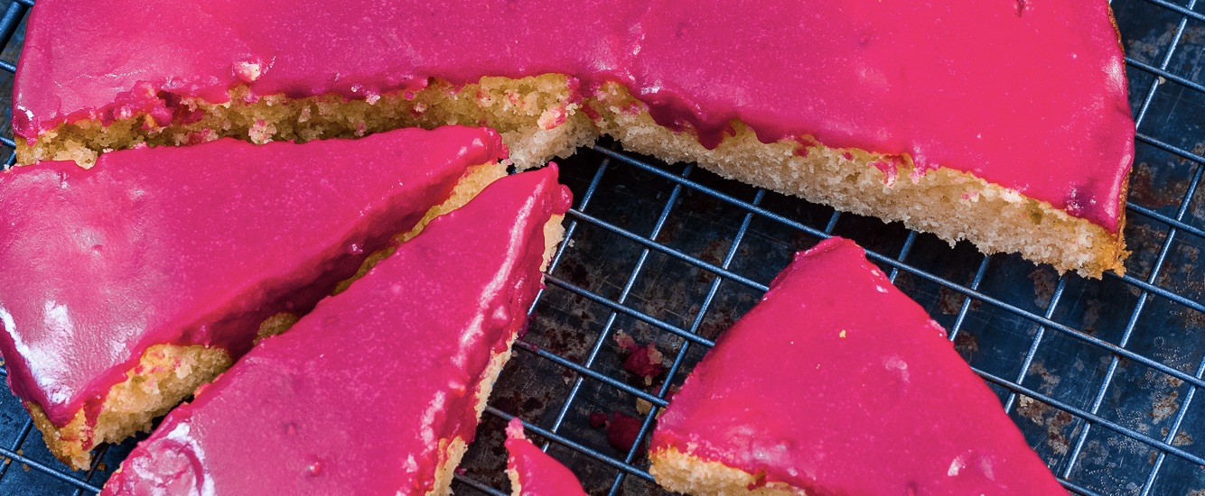 Fokking makkelijk recept: deze roze koek-taart is je nieuwe verslaving