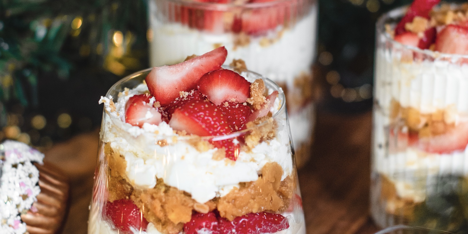 Fokking makkelijk recept: strawberry cheesecake in een glas (met maar 5 ingrediënten!)