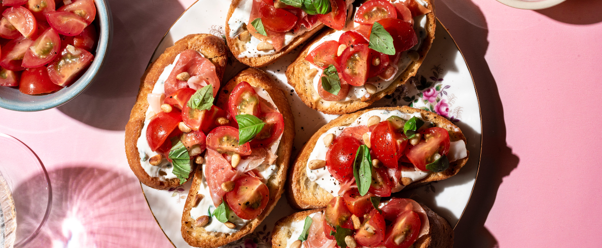 Fokking makkelijk recept: bruschetta met roomkaas en parmaham