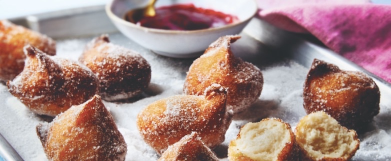 Fokking makkelijk recept: mini ricottadonuts met aardbeienjam