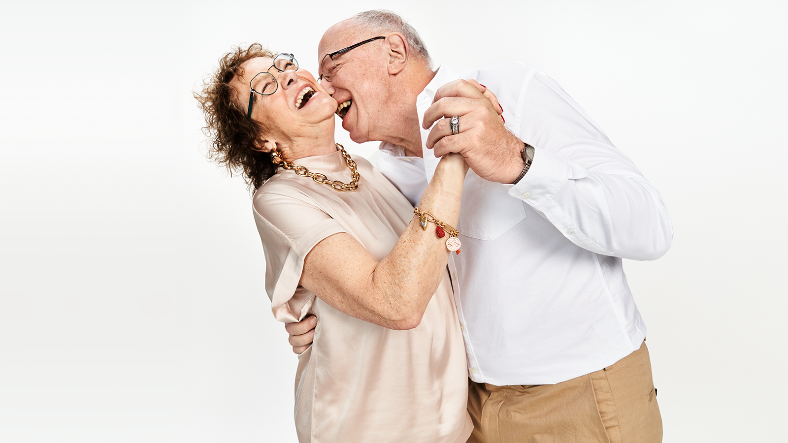 Max (70) en Ria (71) houden het spannend: 'Ze heeft zo'n rood pakje'