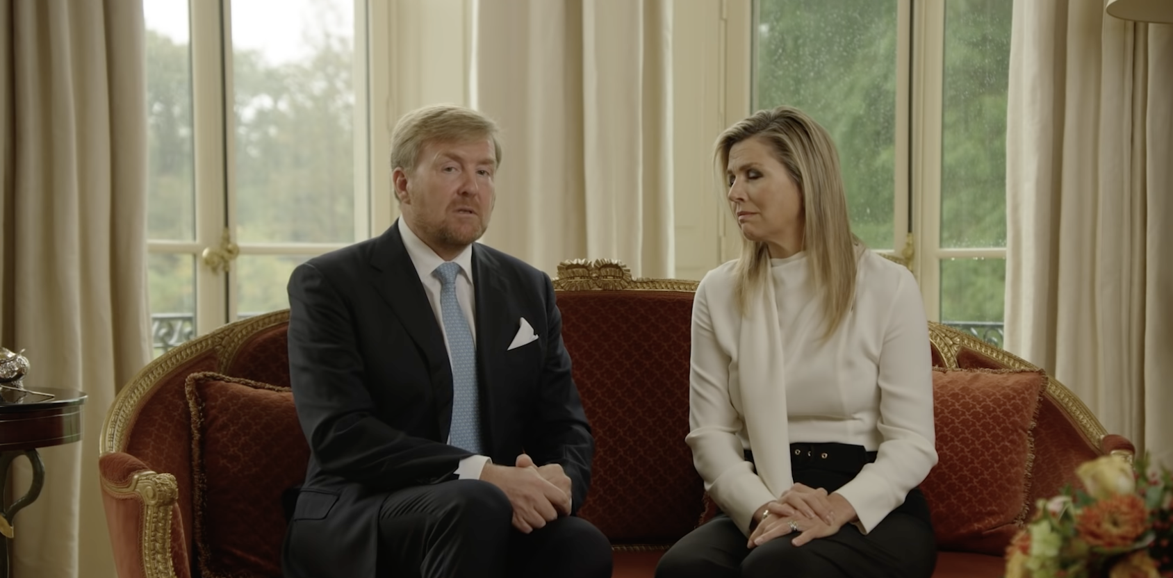 Willem-Alexander en Máxima excuusvideo