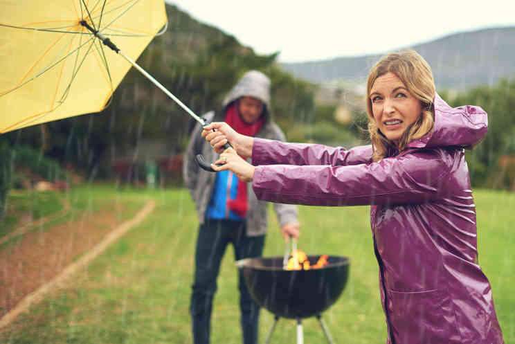 Grillen im Regen macht Spaß wenn man ein paar Sachen beachtet