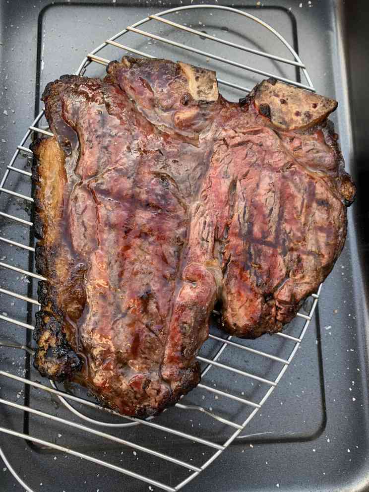 T-Bone Steak fertig gegrillt