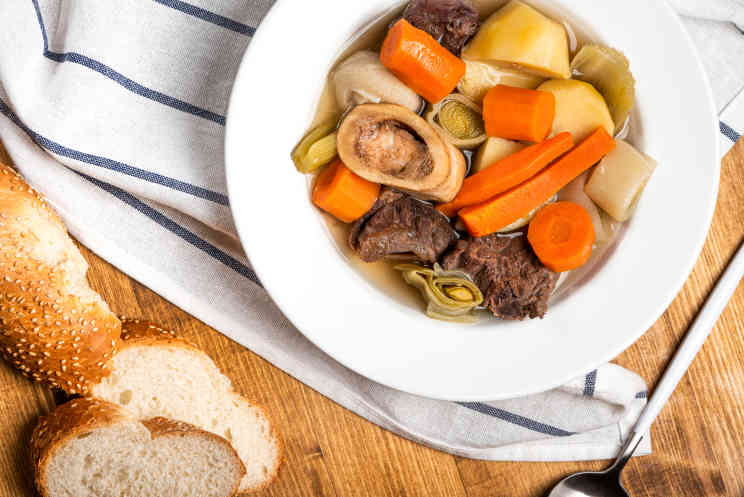 Französische Pot-au-feu aus dem Rindernacken