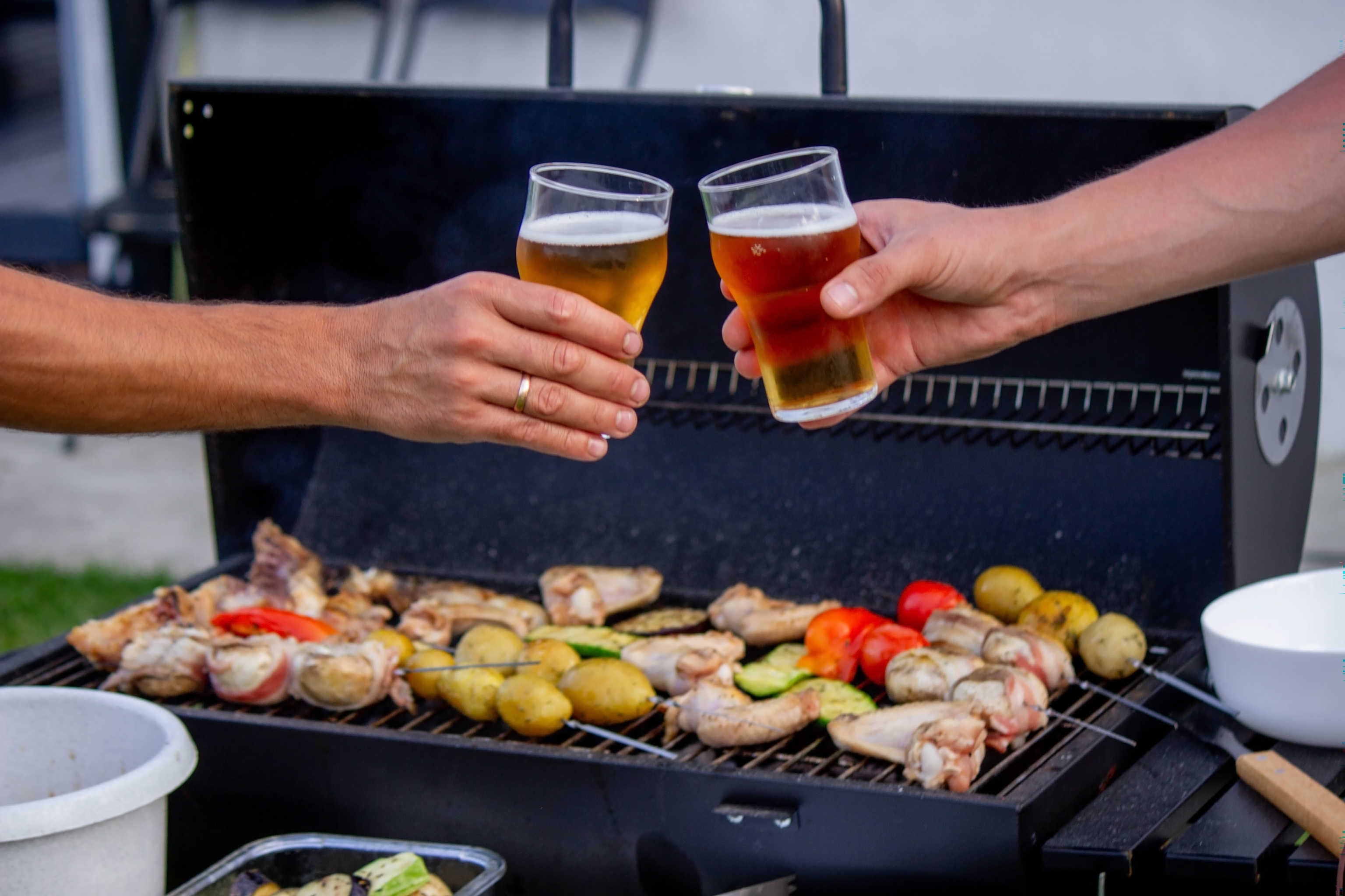 Grillgut mit Bier ablöschen – Tipps für einzigartige Aromen