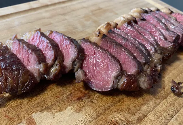 Wir verraten dir auf was du beim Grillen von Picanha Steaks besonders achten musst um ein leckeres Picanha Steak zuzubereiten. Mehr erfahren!