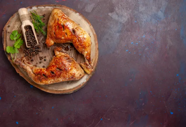Lerne, wie du schmackhafte Hähnchenschenkel im Backofen zubereitest. Folge unserer Schritt-für-Schritt Anleitung. Klicke jetzt und koche gleich los!