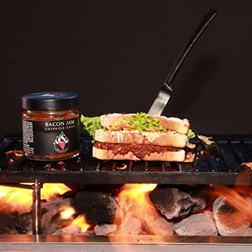 BBQZoneSHS PREMIUM Bacon Jam Speckmarmelade mit Chilli | Bacon-Marmelade für Hot Dogs, Burger und Grillfleisch | Grill Geschenk für Männer (Chipotles-Chili) - 1 BBQZoneSHS PREMIUM Bacon Jam Speckmarmelade mit Chilli | Bacon-Marmelade für Hot Dogs, Burger und Grillfleisch | Grill Geschenk für Männer (Chipotles-Chili) - 1