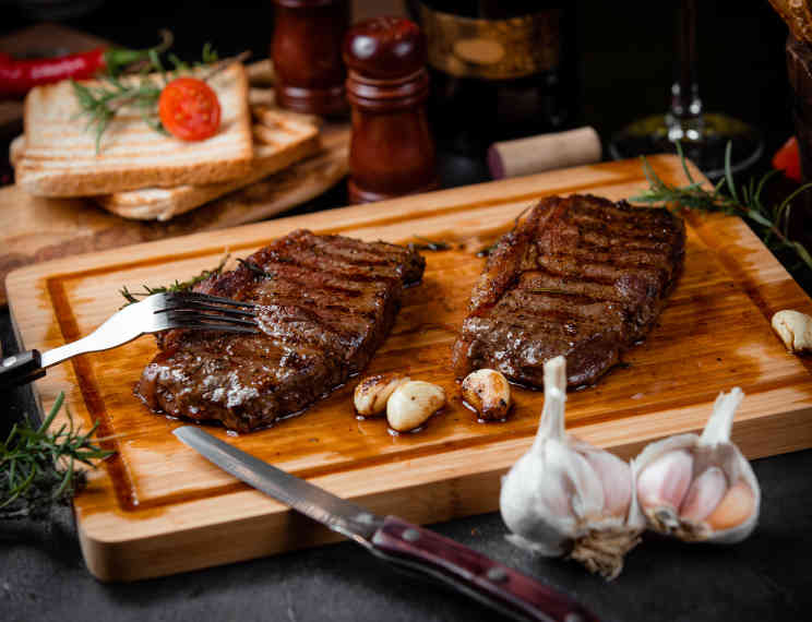 Die Wahl des perfekten Steaks für die Bratpfanne