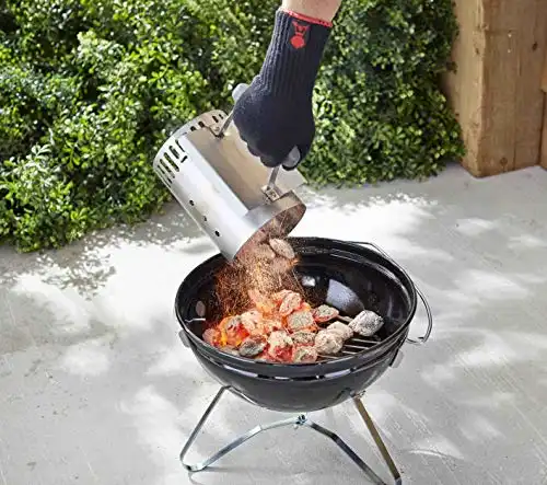 Weber Anzündkamin, Rapidfire Starter - Klein (20cm Höhe), kompakter Grillanzünder mit zwei Griffen, ideal für alle Holzkohlegrills ab Ø 47cm, Anzündhilfe für Holzkohle, Briketts - (7447) - 3