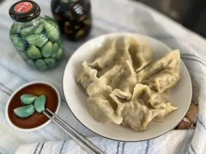 Chinese dumpling with laba garlic