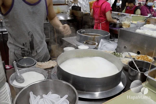 making-soy-milk-min