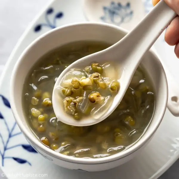 Mung bean soup with aloe vera